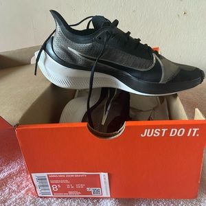 Nike women shoes size 8.5 great condition